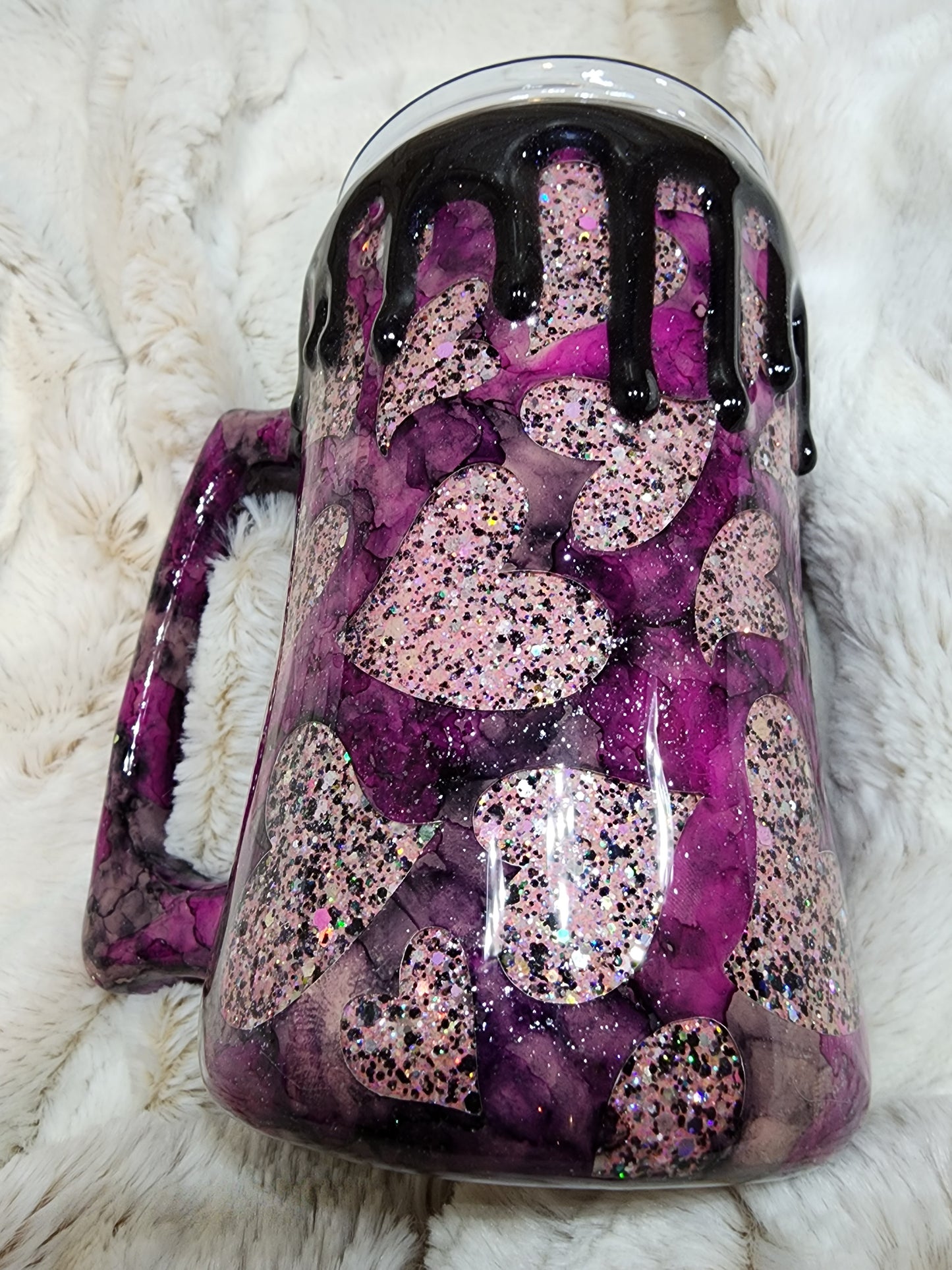 14oz mug Love is Toxic
